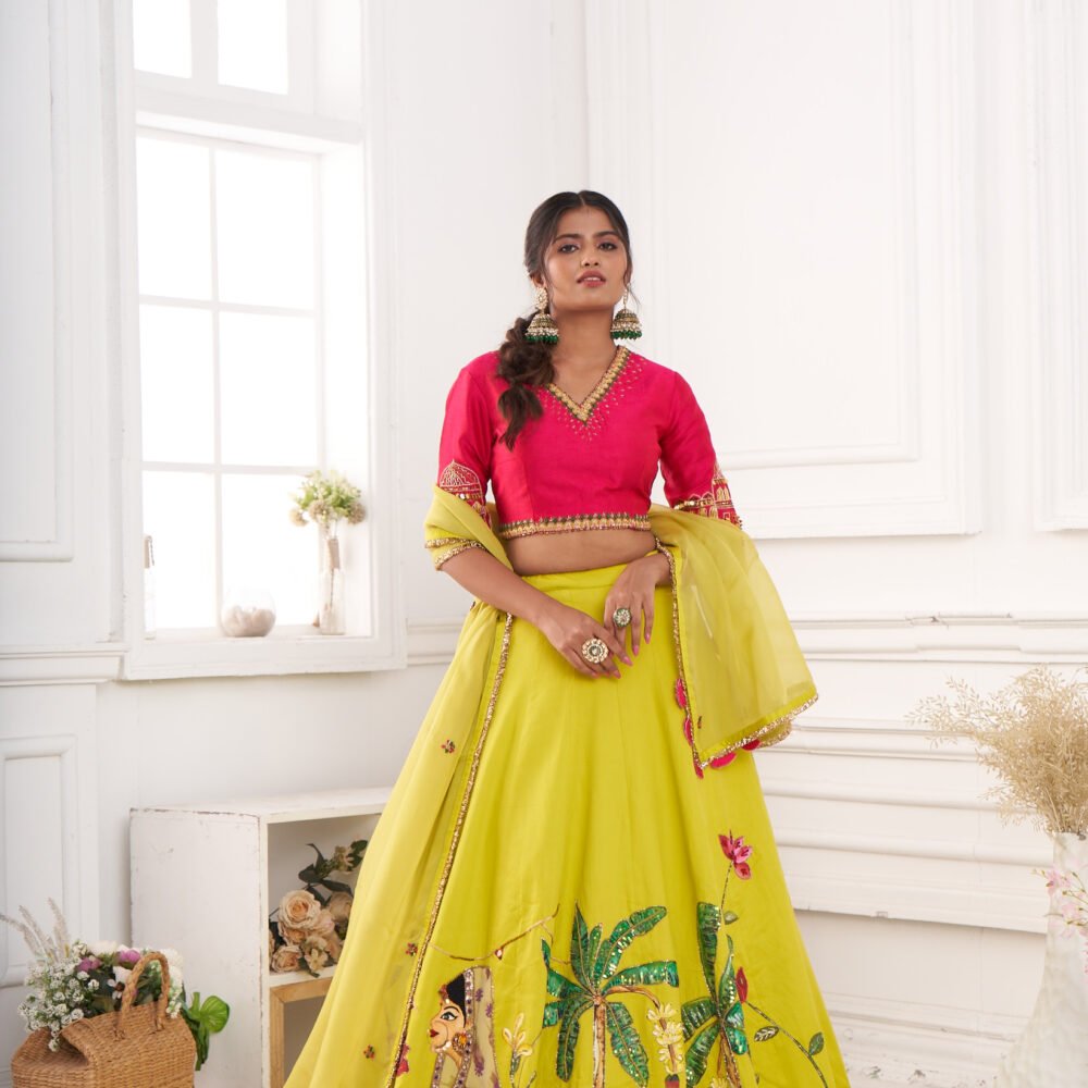 WOMENS WEAR